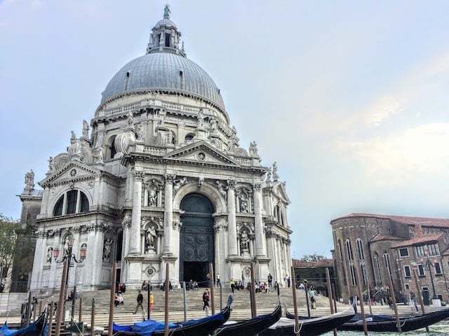 Orante Basilica di Santa Maria della Salute with round dome roof