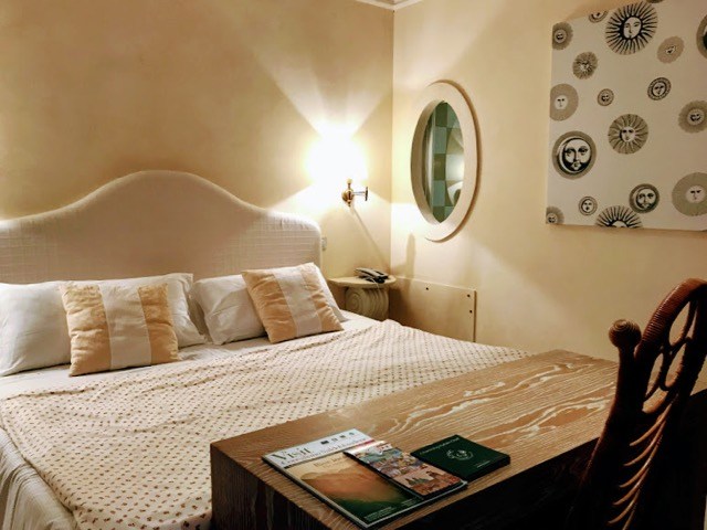 Room and bed at Hotel Dei Chiosti