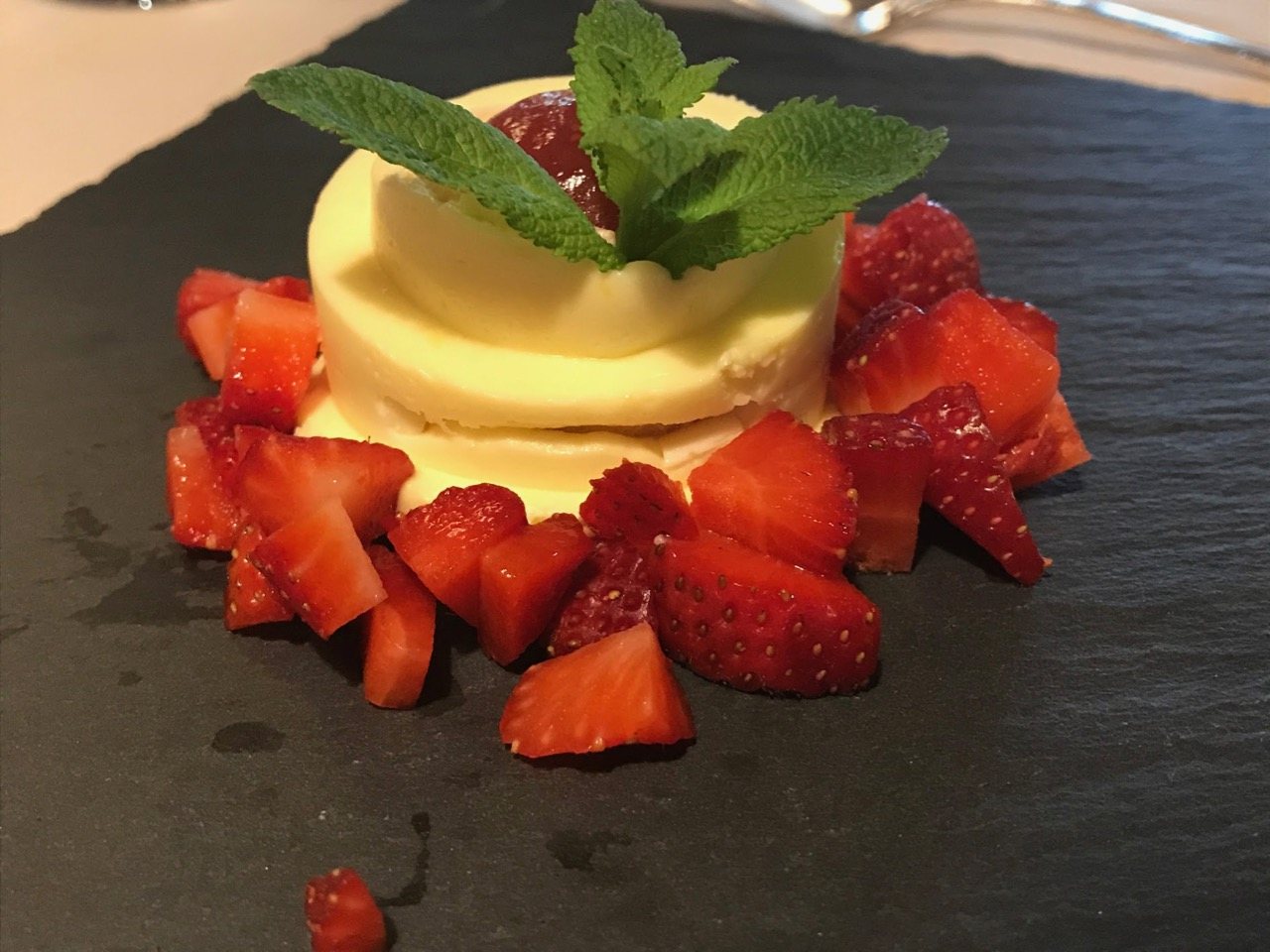 prosecco pairing with dessert - creamy dessert