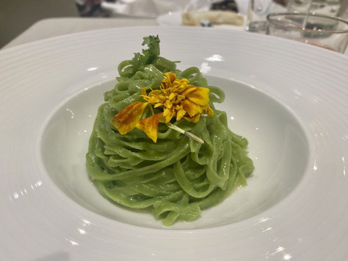 Green pasta spiral with flowers at Salis ristorante Valdobbiadene.